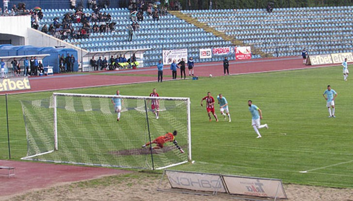"Дунав" (Русе) си осигури класиране в "А"- футболна група през следващия сезон "Дунав" (Русе) си осигури класиране в "А"- футболна група през следващия сезон