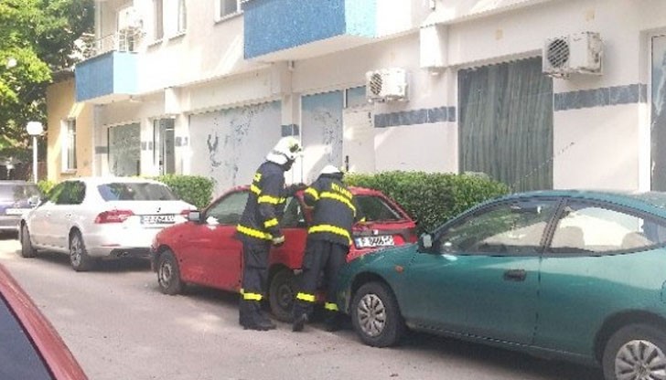 Газова бутилка на "Сеат" гръмна, като потроши задното стъкло на колата Газова бутилка на "Сеат" гръмна, като потроши задното стъкло на колата