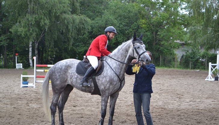 Първите места в категория пет и шест годишни коне грабна дългогодишният състезател Ивайло Любенов с двата си коня Гудино и Алекса