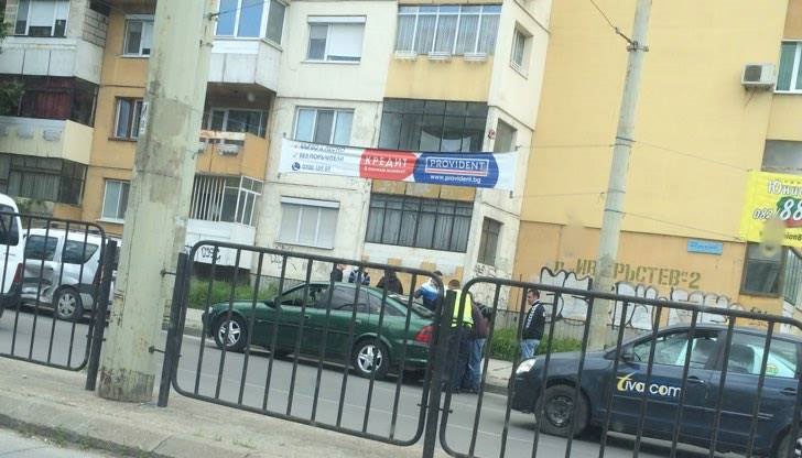 Пътен инцидент между два автомобила