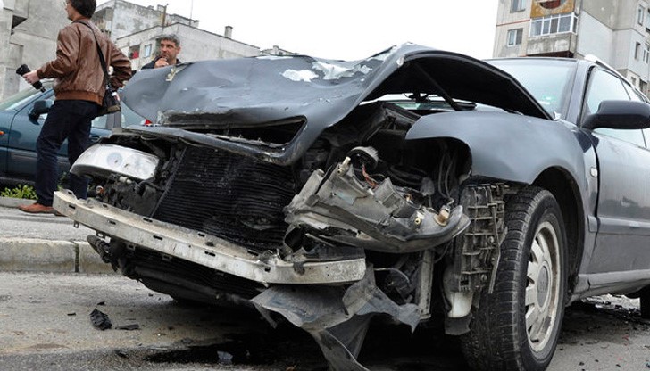 Ужасните среднощни трясъци събудили хората в близкия блок и те наизлезли на улицата