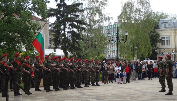 Русенският духов оркестър приповдигна духа на гражданите и гостите на града с изпълнения на маршове