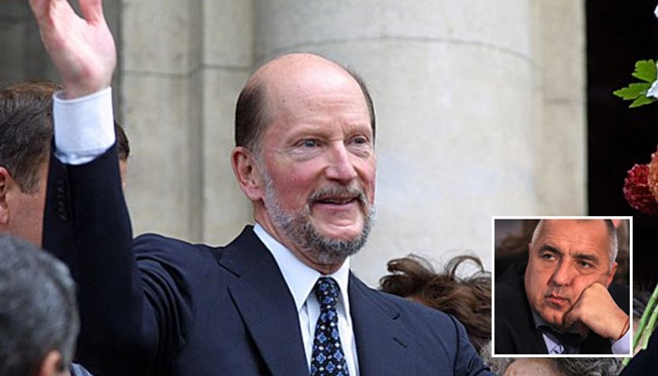 Той беше собственик на компанията, която се грижеше за сигурността ми Той беше собственик на компанията, която се грижеше за сигурността ми