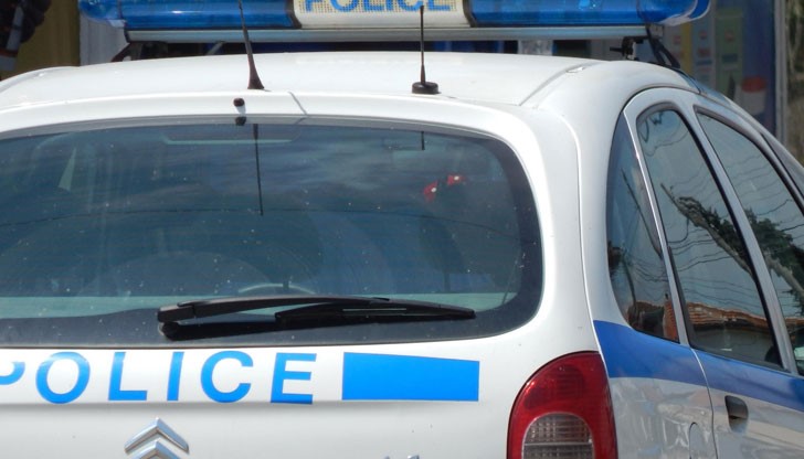 Не е ясно защо шофьорът на идващия автомобил не е спрял Не е ясно защо шофьорът на идващия автомобил не е спрял