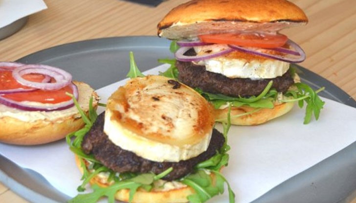 През април тази година Йорг Тиеман, управител на ресторант в центъра на Кьолн, добавил към менюто гурме сандвич