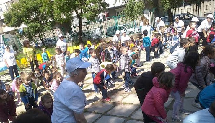 Възрастни и деца се забавляваха заедно на спортната проява в ЦДГ „Радост“