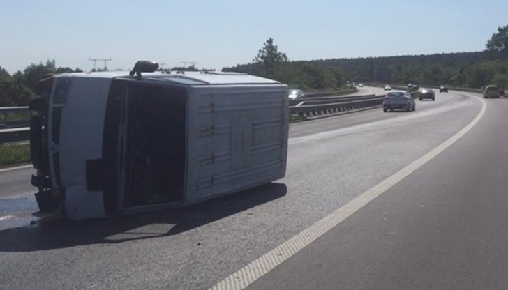 Микробус и такси са се сблъскали на АМ "Тракия" в посока Бургас