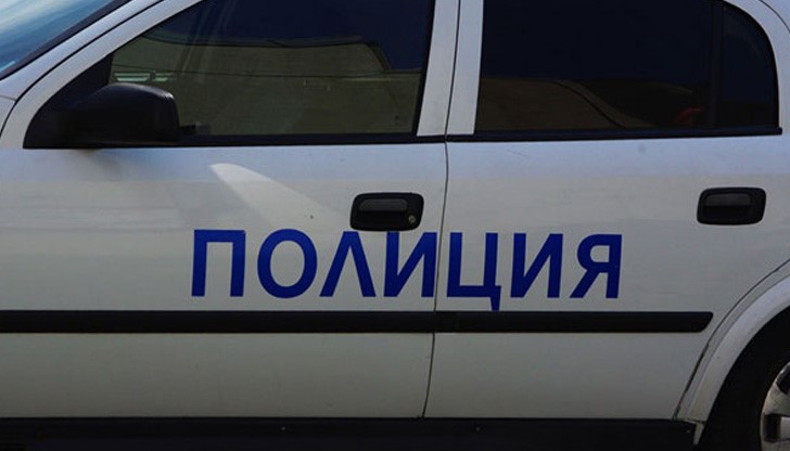 Нападателите нахлули в дома му с викове: Полиция, лягай на земята! Нападателите нахлули в дома му с викове: Полиция, лягай на земята!