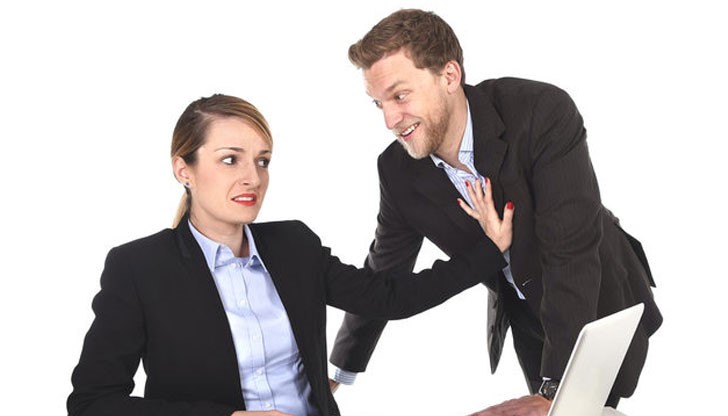 Жената твърди, че отказът й предизвикал редица действия спрямо нея