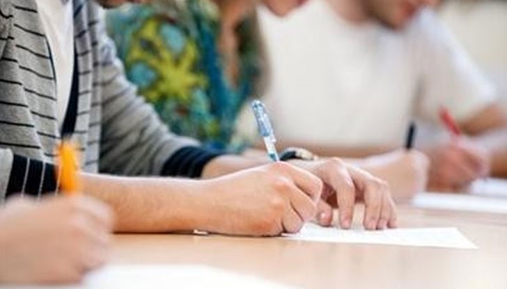 С настъпването на сезона на матурите и кандидатстудентските изпити у нас и по света процъфтява сравнително нов пазар