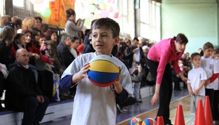 Състезателните игри ще включват елементи от лекоатлетическите дисциплини: бягане, дълъг скок, и троен скок Състезателните игри ще включват елементи от лекоатлетическите дисциплини: бягане, дълъг скок, и троен скок