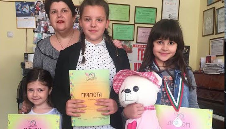 Певици от вокалната група участваха в Национален младежки конкурс