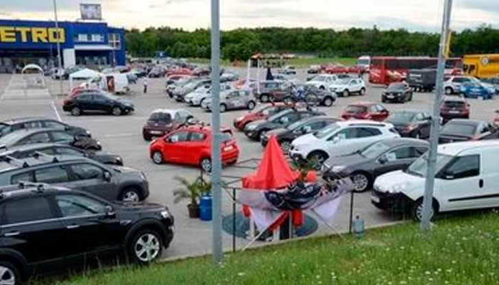 Изложението ще бъде открито на 3 юни в 11 часа на паркинга пред „Метро“