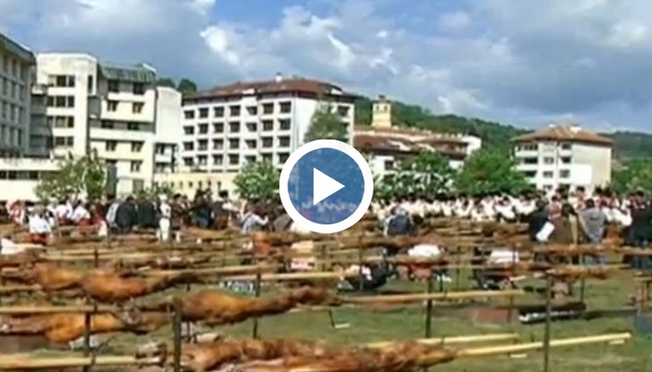 Над 15 000 гости се стекоха днес в Златоград за уникалния празник на чевермето