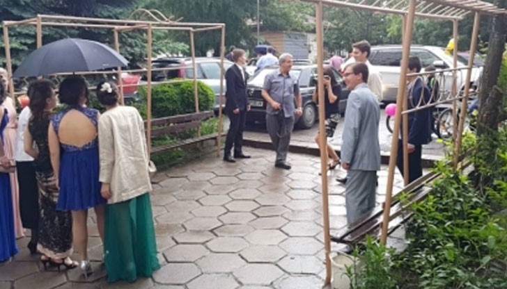 „Поетът” Валентин Йорданов кръсти стихотворението "Абитурентска случка"