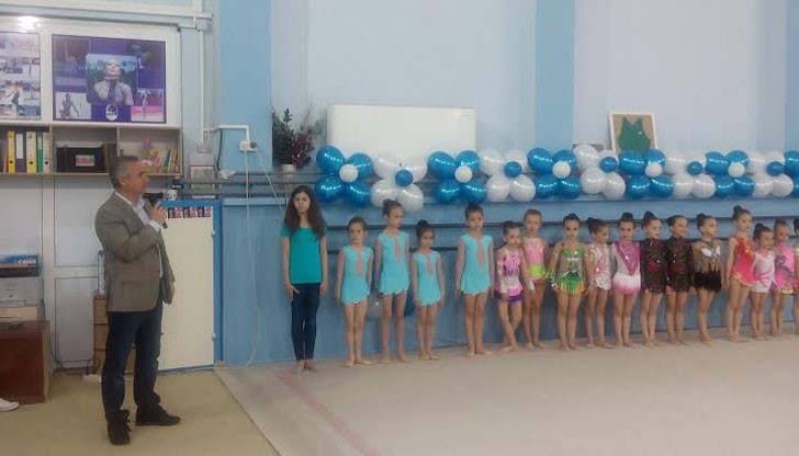 Гимнастички мериха сили в спортния турнир