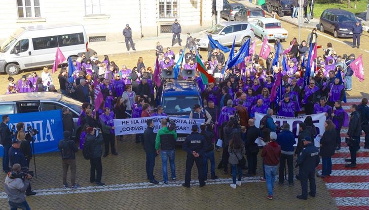 Работници от Булгартабак протестираха за пореден път пред Министерския съвет днес