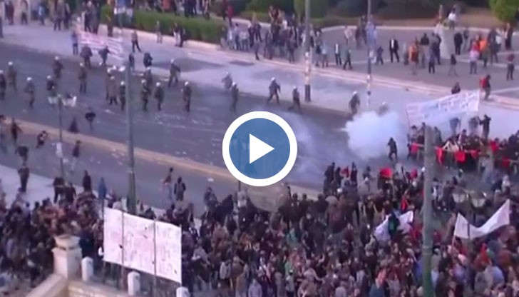 Те протестират срещу политиката на икономии пред гръцкия парламент