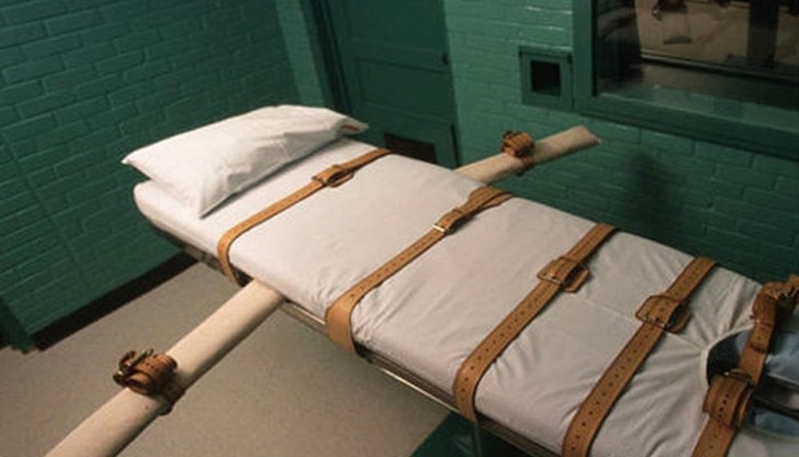 Мъж, който скърби по своята съпруга, която бе пребита до смърт от собствения му син, поиска детето му да понесе най-тежкото наказание