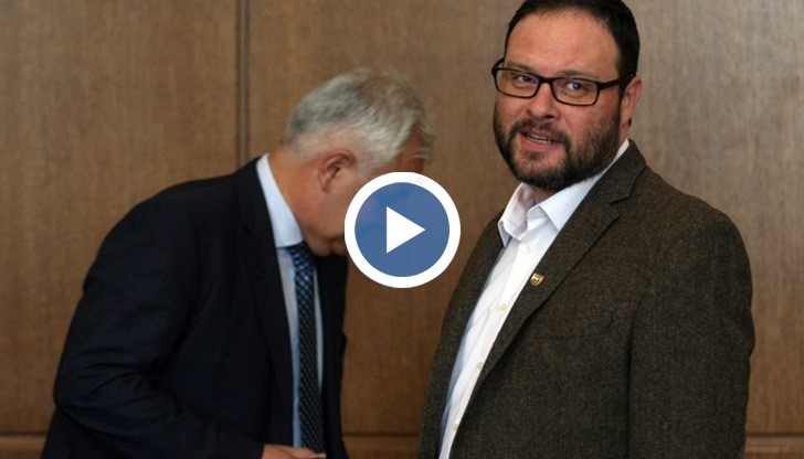 Към това се прибавя и удръжка на 25 % от заплатата и други пробационни мерки