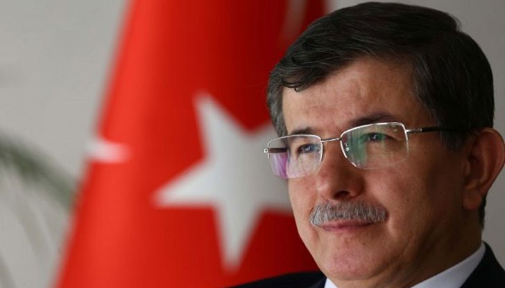 Турският премиер Ахмет Давутоглу потвърди, че се оттегля от лидерския пост на управляващата Партия