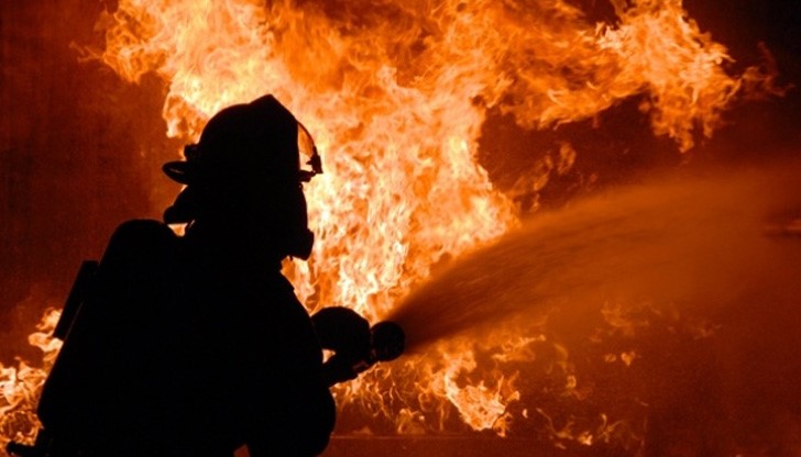 При пожара са пострадали още петима мъже