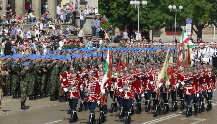 Над 1 300 военнослужещи с над 35 верижни и колесни машини на Сухопътните войски ще участват в тазгодишния военен парад за 6 май