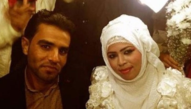 Снощи 27-годишният Сахер се премени в новите си дрехи, за да встъпи в брак с любимата си, 20-годишната Рухагия