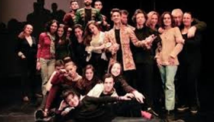 Шестима възпитаници на Театър-школа „АРТИСТИСИМО” гастролират на сцената във Военен клуб