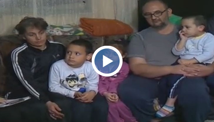 Въпреки положението, в което се намира, цялото семейството от години са доброволци към църква