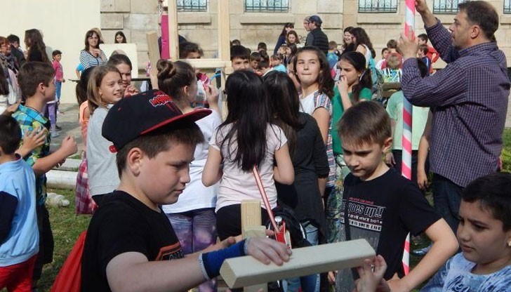 Пясъчните рисунки както винаги привлякоха вниманието на много деца