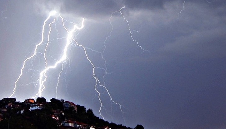 В отделни райони валежите ще са интензивни