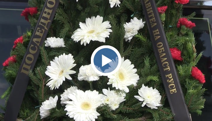 Десетки приятели, колеги и близки се събраха в храма „Света Троица”, за да изпратят Румян Ганчев