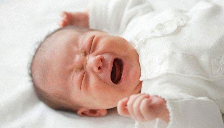 Бебе на няколко часа е било намерено в коридора на Спешна помощ в Първомай Бебе на няколко часа е било намерено в коридора на Спешна помощ в Първомай