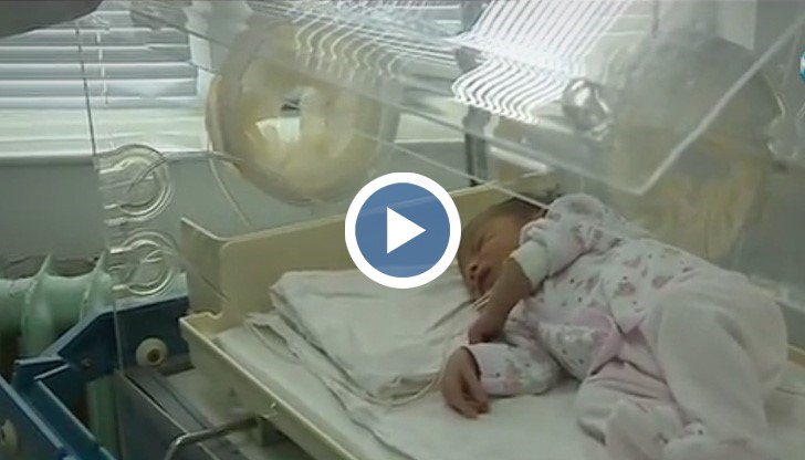 20 часа след бебето, полицията и Спешна помощ са открили и самата майка