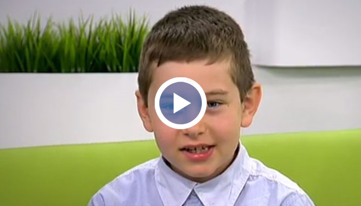 Преди дни малкият Боян се срещна лично с министъра на образованието Меглена Кунева и й обясни, че децата трябва да получават и писмени похвали