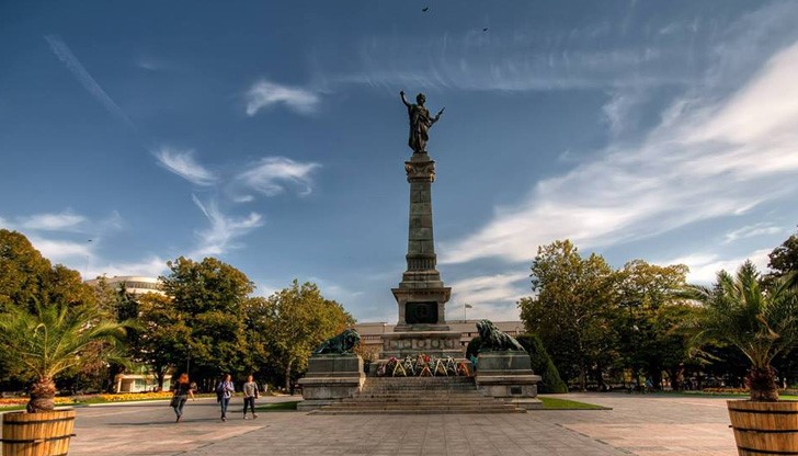 Венци и цветя ще бъдат положени на Паметника на Свободата Венци и цветя ще бъдат положени на Паметника на Свободата
