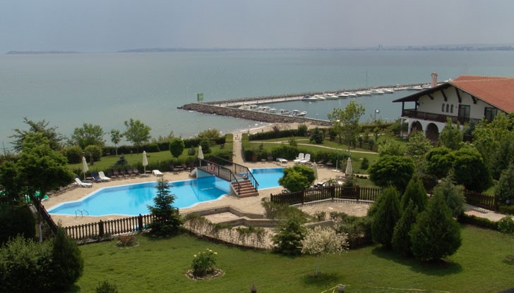 Правителството позволи на министъра на отбраната да продаде осем имота за повече от 500 000 лева Правителството позволи на министъра на отбраната да продаде осем имота за повече от 500 000 лева