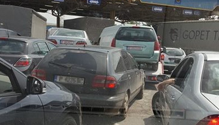 Опашки от коли, камиони и изнервени шофьори на Дунав мост - това е положението!