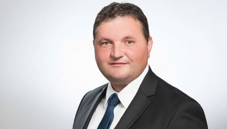 Кметът на община Калояново Георги Георгиев блъснал с личния си „Мерцедес” маршрутка с двама пътници