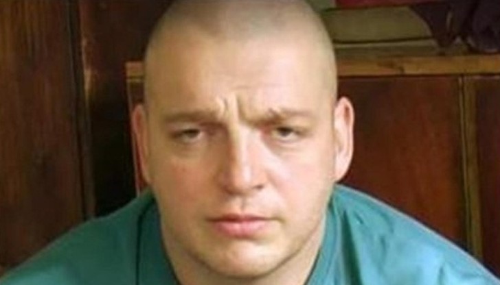 Да влезеш като дребен дилър в търговията с дрога, е като да те завлече мъртвото вълнение - отнася те