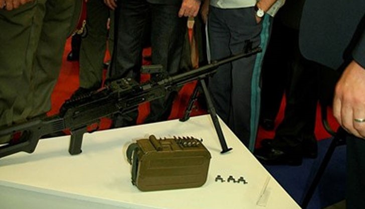 Българска картечница улучва цел на разстояние до 2 километра