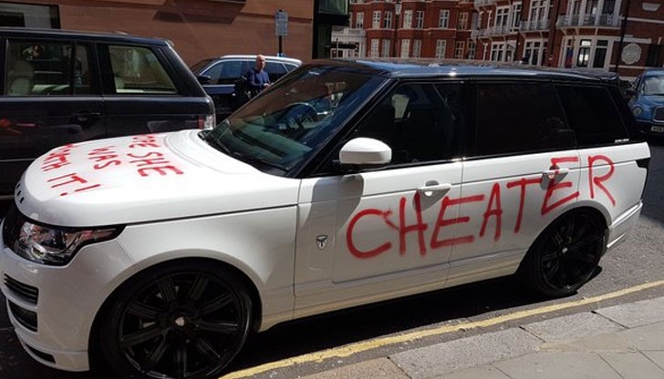 Мацката "украсява" Range Rover-а на мъжа, който й е изневерил