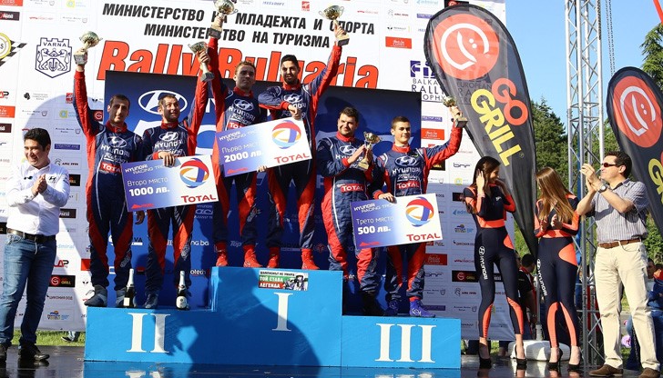 Парични чекове на стойност 2000 лв., 1000 лв. и 500 лв. връчи изпълнителният директор на Тотал България – Нордин Мокрани