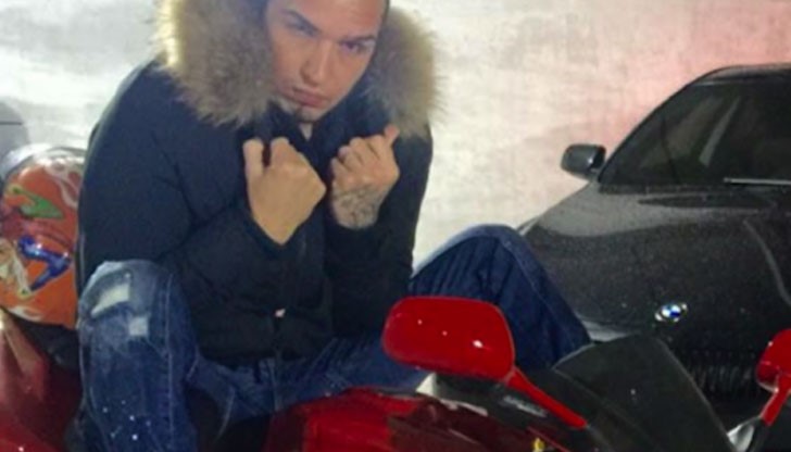 Лъжа е, че брадарът е на крака, тъй като левия му крак е в окаяно състояние