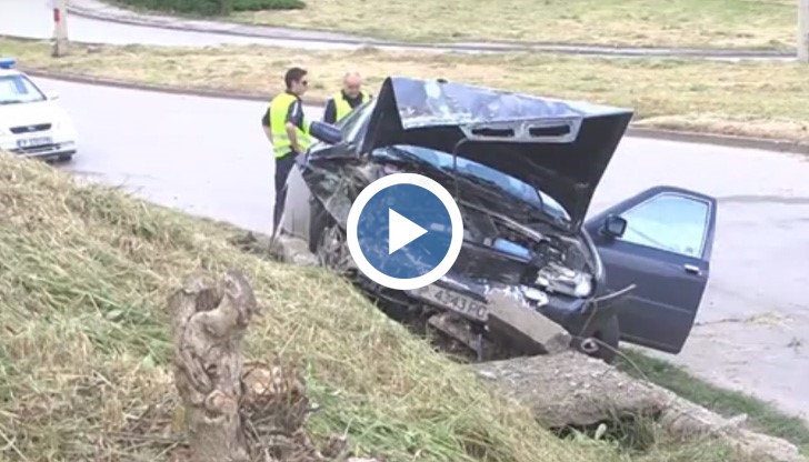 Хора, които живеят в района обясниха, че се чул оглушителен трясък