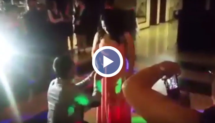 Абитуриент от Враца реши да предложи брак на своята приятелка пред съучениците си на бала