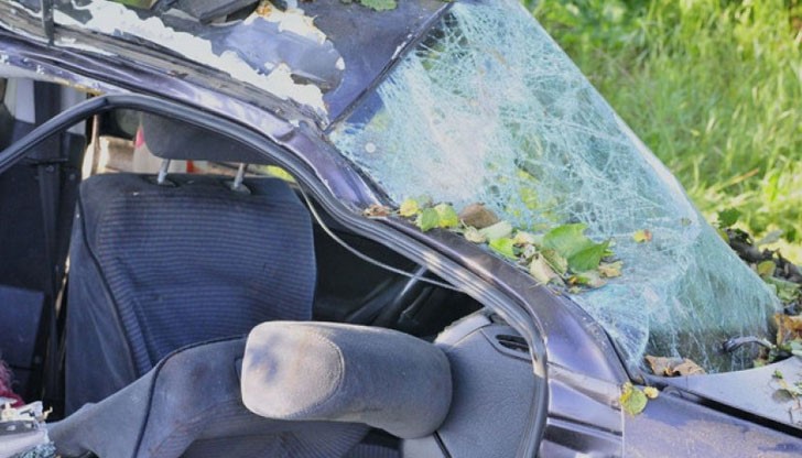 Причина за катастрофата е паркиран в дясна лента товарен автомобил "Комацу" / Снимката е илюстративна Причина за катастрофата е паркиран в дясна лента товарен автомобил "Комацу" / Снимката е илюстративна