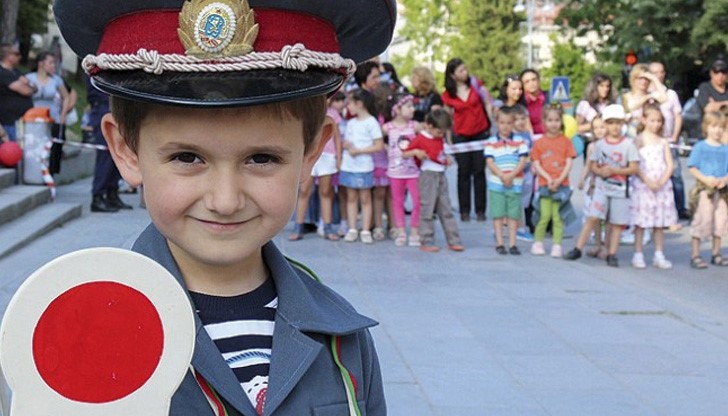 В обучителния процес  ще участват служители от структурите на „Охранителна полиция“, „Пътна полиция“, „Криминална полиция“