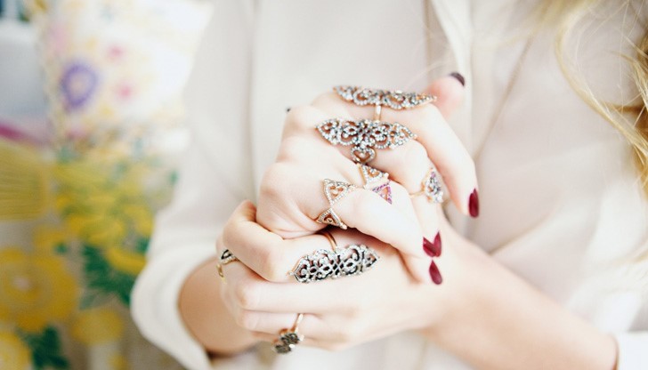 Пръстенът може да се тълкува по различни начини в зависимост от материала, формата и какво символизира